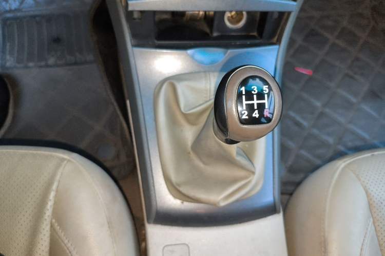 Used BYD L3 2012 1.5L Manual Comfort Edition Gear Lever