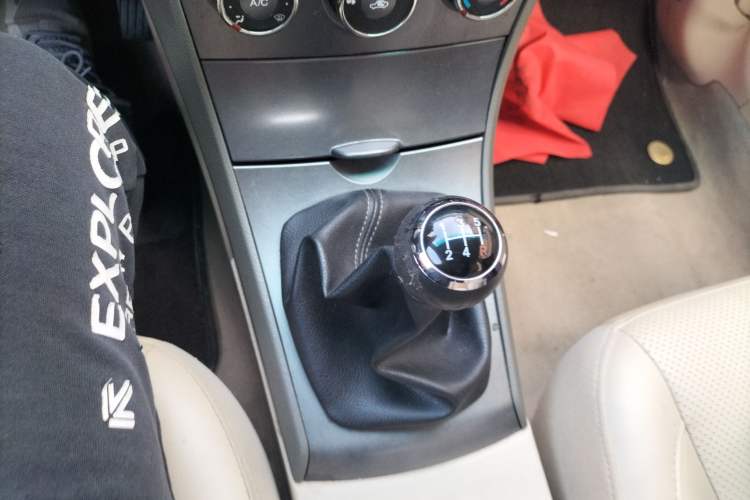 Used BYD L3 2012 1.5L Manual Comfort Edition Gear Lever