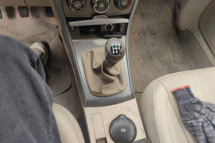 Used BYD L3 2012 1.5L Manual Comfort Edition Gear Lever