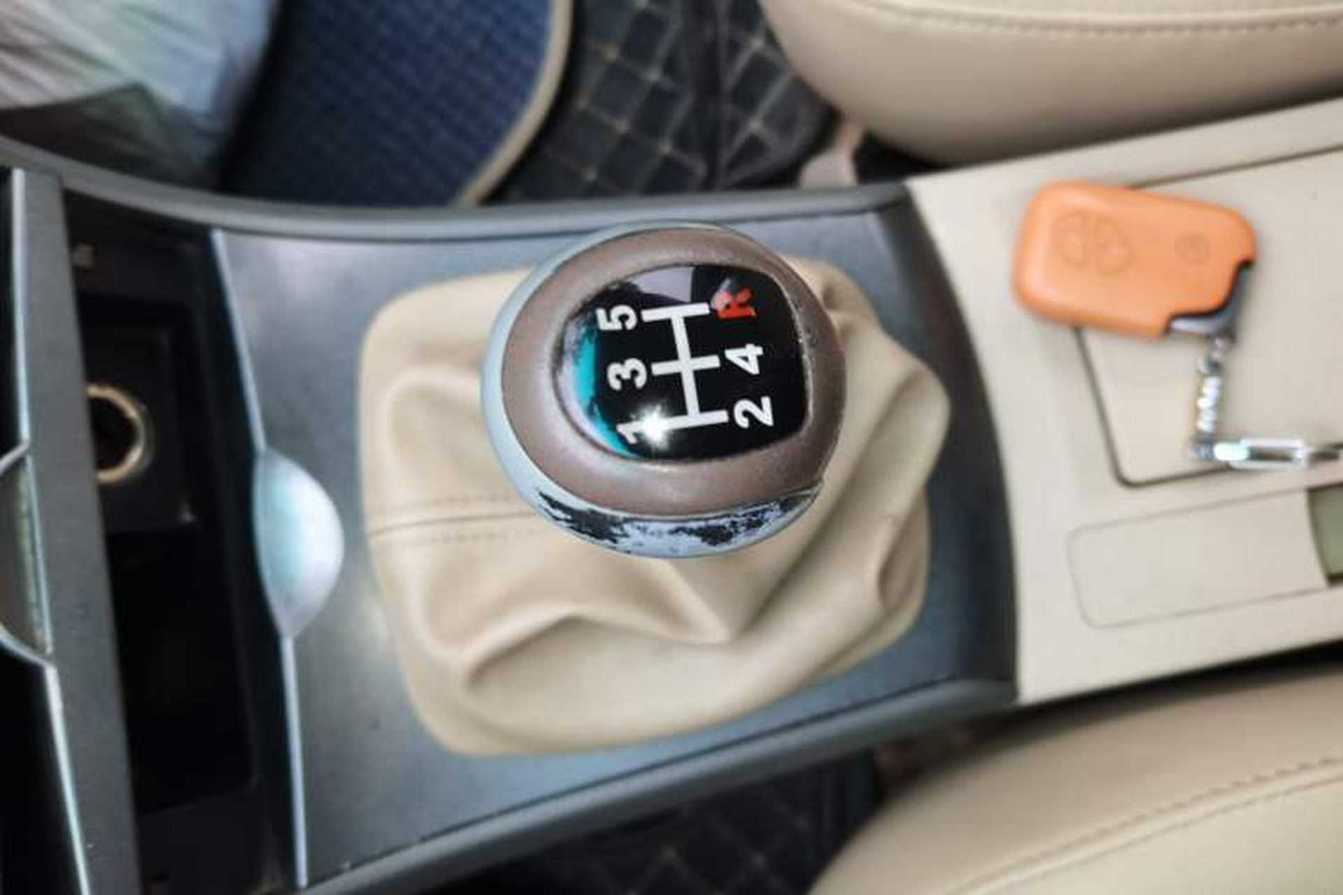 Used BYD L3 2012 1.5L Manual Comfort Edition Gear Lever