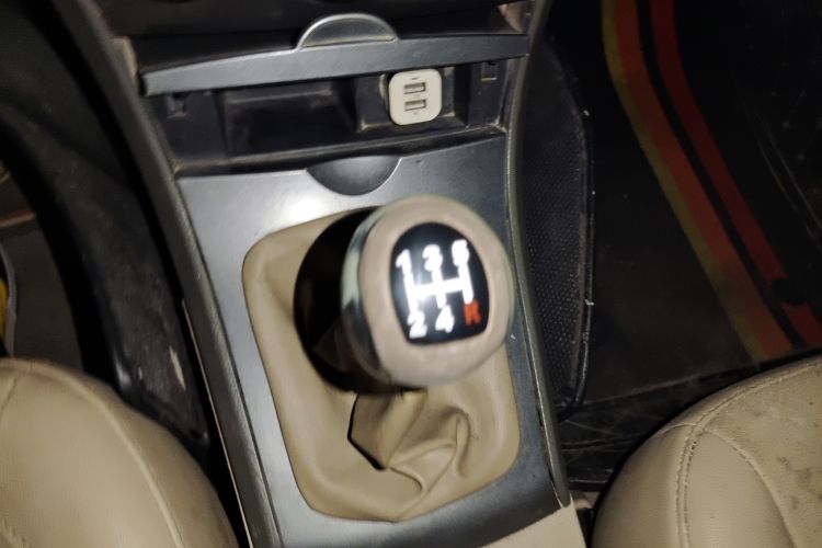 Used BYD L3 2012 1.5L Manual Comfort Edition Gear Lever