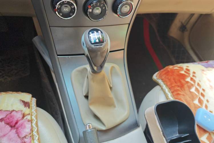 Used BYD L3 2012 1.5L Manual Comfort Edition Gear Lever