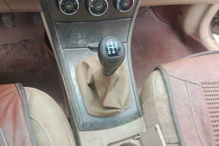 Used BYD L3 2012 1.5L Manual Comfort Edition Gear Lever