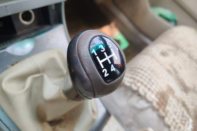 Used BYD L3 2012 1.5L Manual Comfort Edition Gear Lever