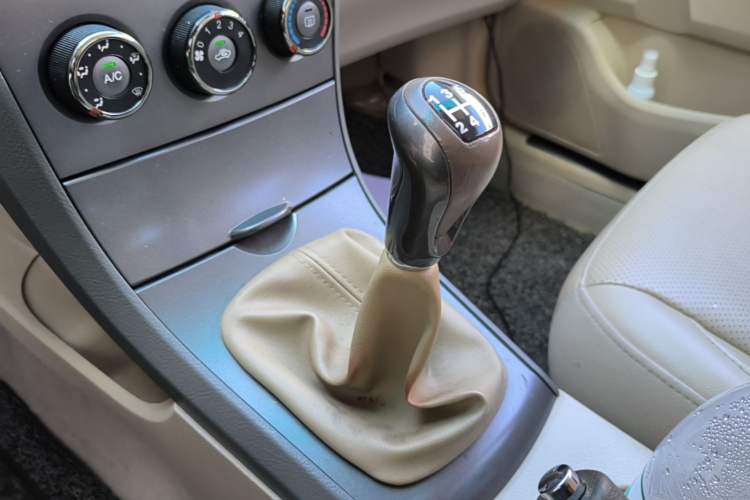 Used BYD L3 2012 1.5L Manual Comfort Edition Gear Lever
