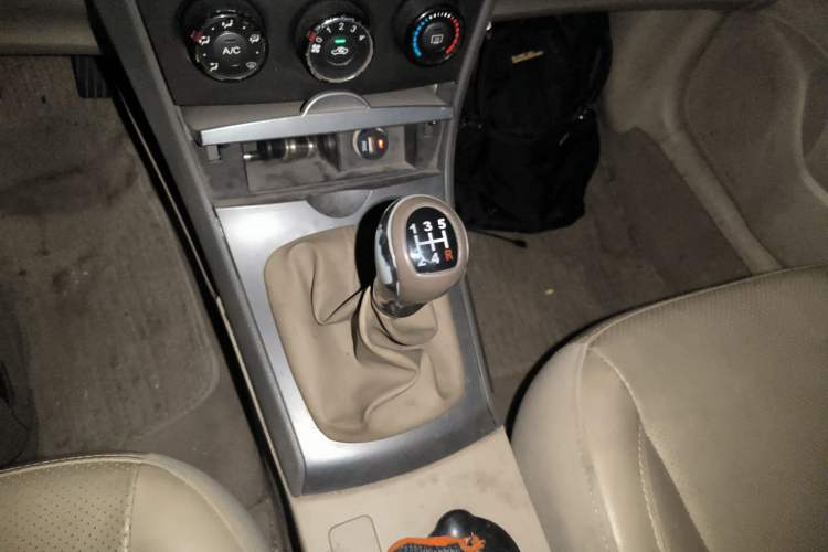 Used BYD L3 2012 1.5L Manual Comfort Edition Gear Lever