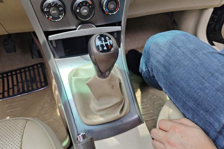 Used BYD L3 2012 1.5L Manual Comfort Edition Gear Lever