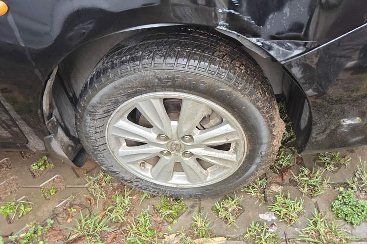 Used BYD L3 2012 1.5L Manual Comfort Edition Right Front Wheel Hub