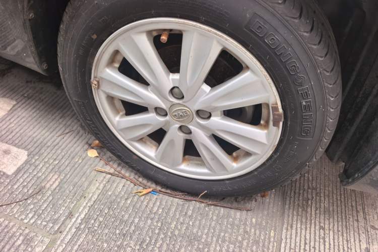 Used BYD L3 2012 1.5L Manual Comfort Edition Right Front Wheel Hub