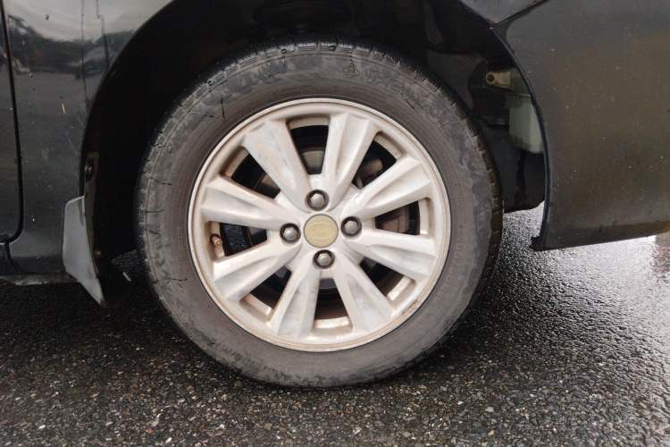 Used BYD L3 2012 1.5L Manual Comfort Edition Right Front Wheel Hub