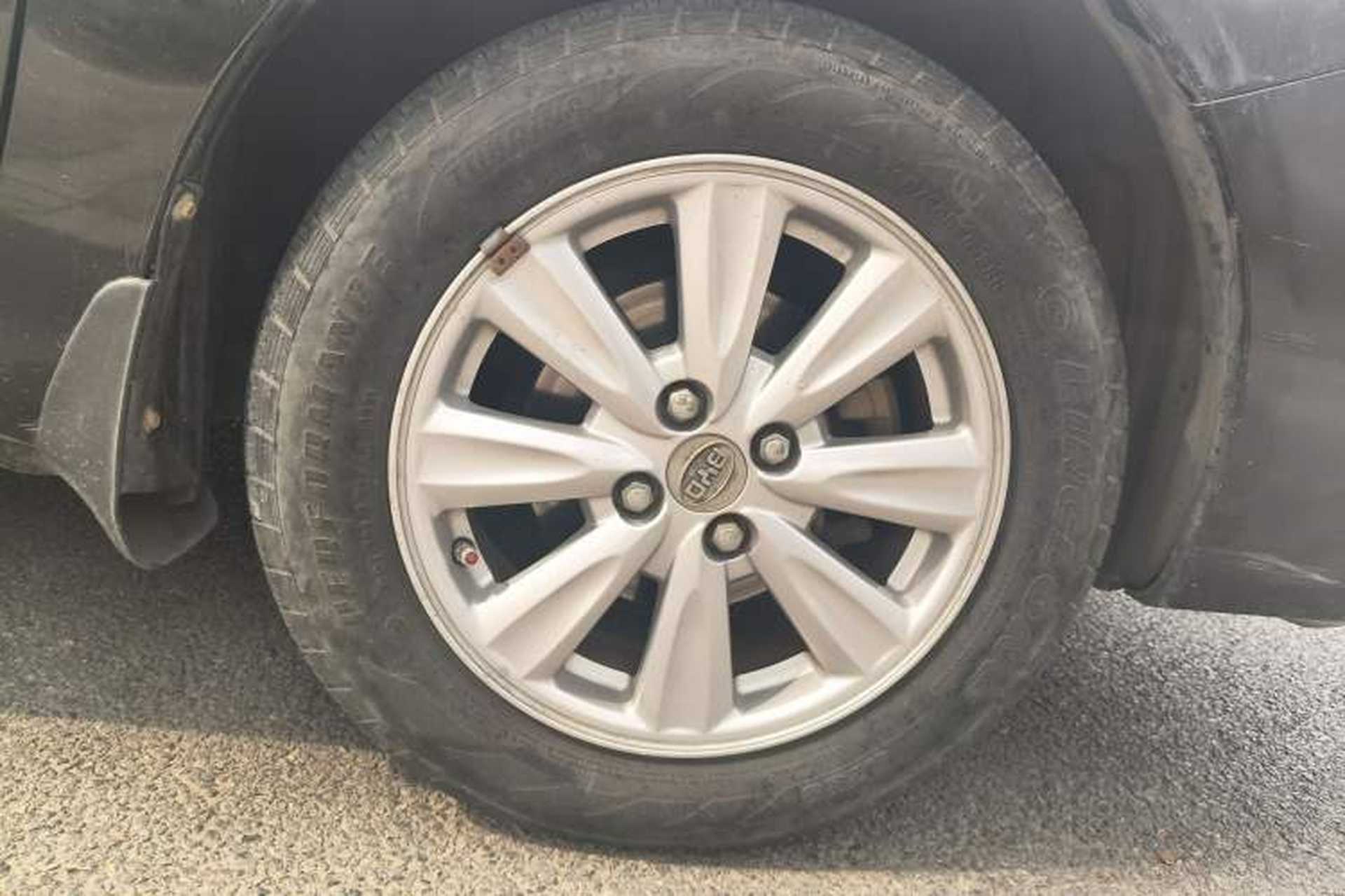 Used BYD L3 2012 1.5L Manual Comfort Edition Right Front Wheel Hub