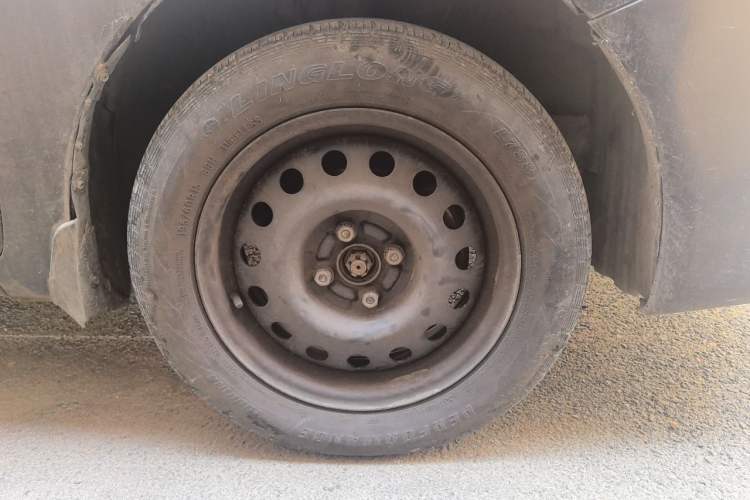 Used BYD L3 2012 1.5L Manual Comfort Edition Right Front Wheel Hub