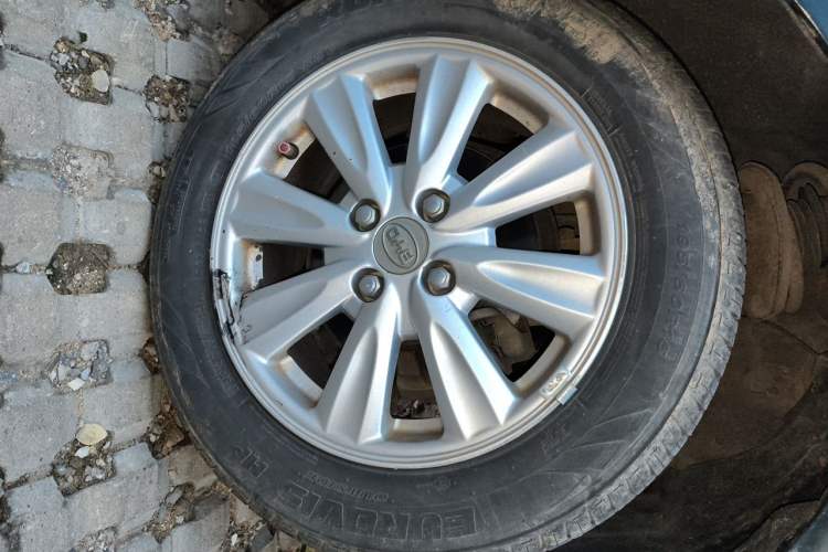 Used BYD L3 2012 1.5L Manual Comfort Edition Right Front Wheel Hub