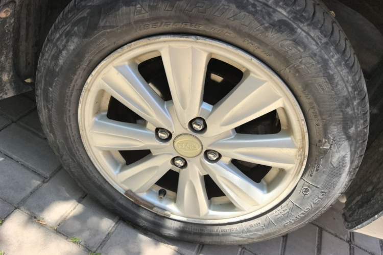 Used BYD L3 2012 1.5L Manual Comfort Edition Right Front Wheel Hub