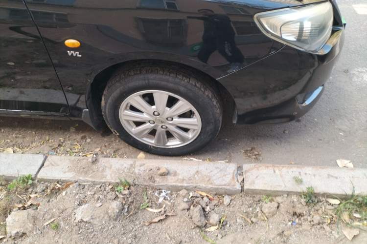 Used BYD L3 2012 1.5L Manual Comfort Edition Right Front Wheel Hub
