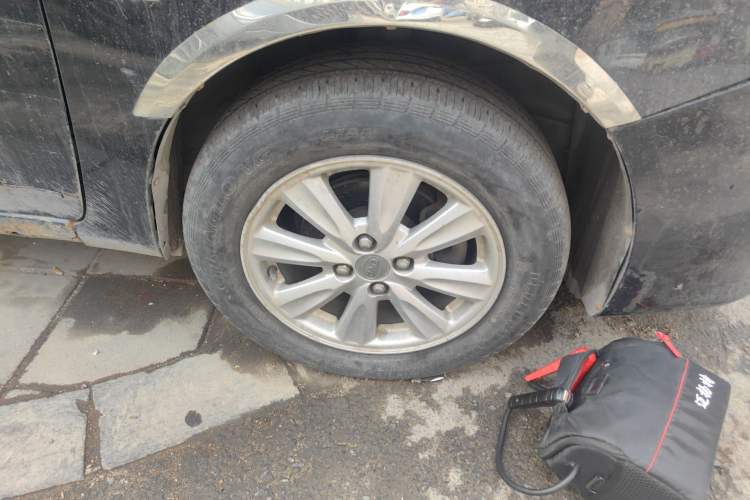 Used BYD L3 2012 1.5L Manual Comfort Edition Right Front Wheel Hub