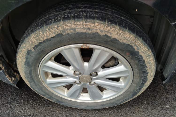 Used BYD L3 2012 1.5L Manual Comfort Edition Right Front Wheel Hub