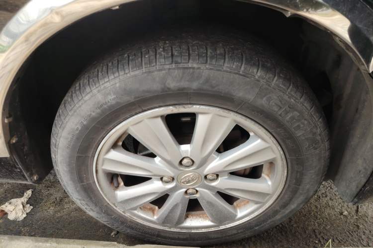 Used BYD L3 2012 1.5L Manual Comfort Edition Right Front Wheel Hub