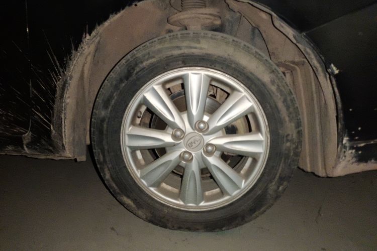 Used BYD L3 2012 1.5L Manual Comfort Edition Right Front Wheel Hub