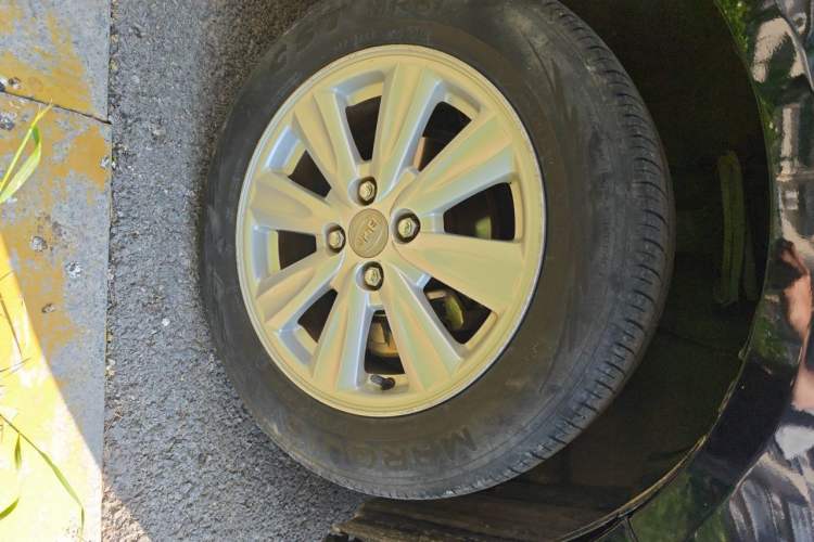 Used BYD L3 2012 1.5L Manual Comfort Edition Right Front Wheel Hub
