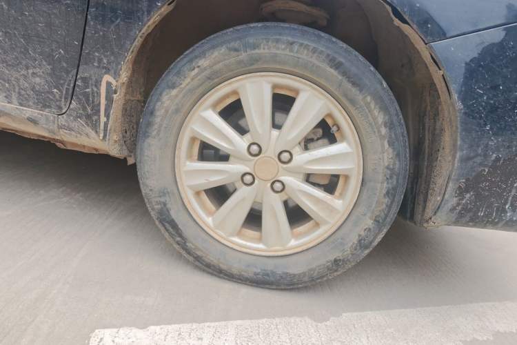 Used BYD L3 2012 1.5L Manual Comfort Edition Right Front Wheel Hub