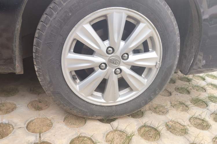 Used BYD L3 2012 1.5L Manual Luxury Version Right Front Wheel Hub