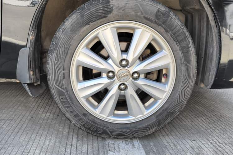 Used BYD L3 2012 1.5L Manual Comfort Edition Right Front Wheel Hub