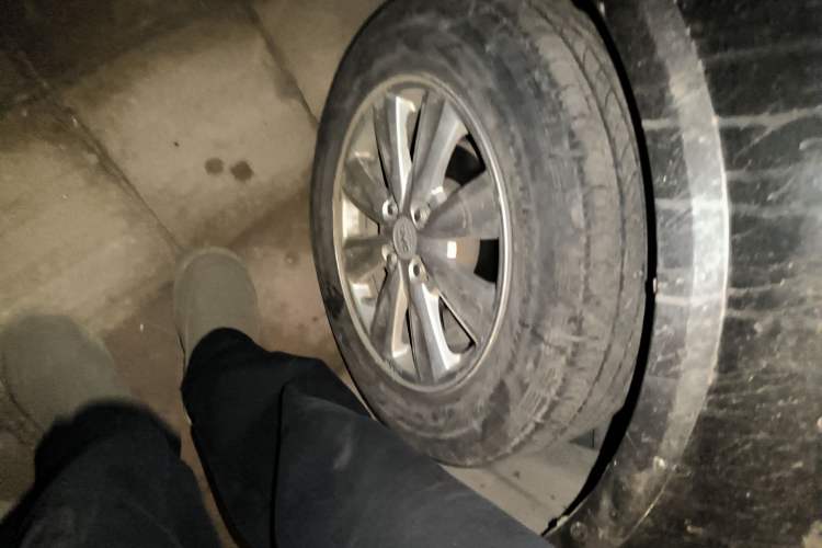 Used BYD L3 2012 1.5L Manual Comfort Edition Right Front Wheel Hub