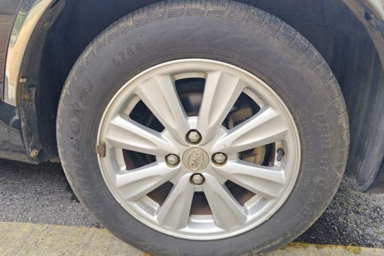 Used BYD L3 2012 1.5L Manual Comfort Edition Right Front Wheel Hub