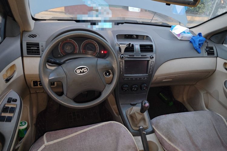Used BYD L3 2012 1.5L Manual Comfort Edition Center Console