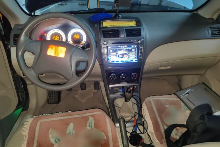 Used BYD L3 2012 1.5L Manual Comfort Edition Center Console