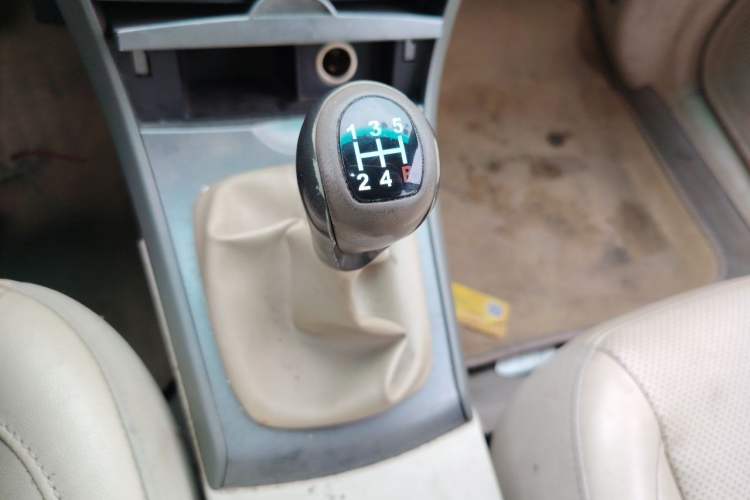 Used BYD L3 2012 1.5L Manual Comfort Edition Gear Lever