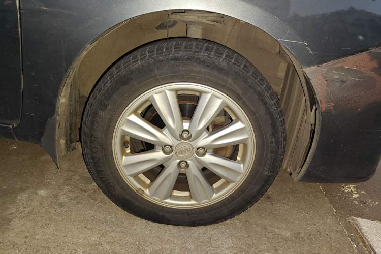 Used BYD L3 2012 1.5L Manual Comfort Edition Right Front Wheel Hub