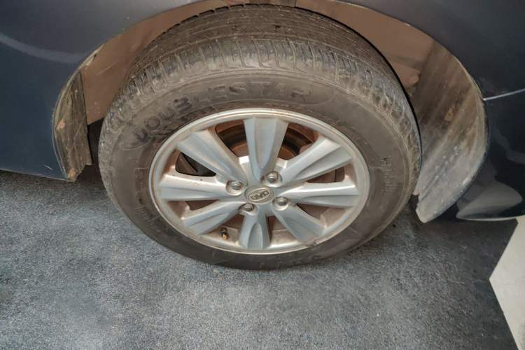 Used BYD L3 2012 1.5L Manual Comfort Edition Right Front Wheel Hub