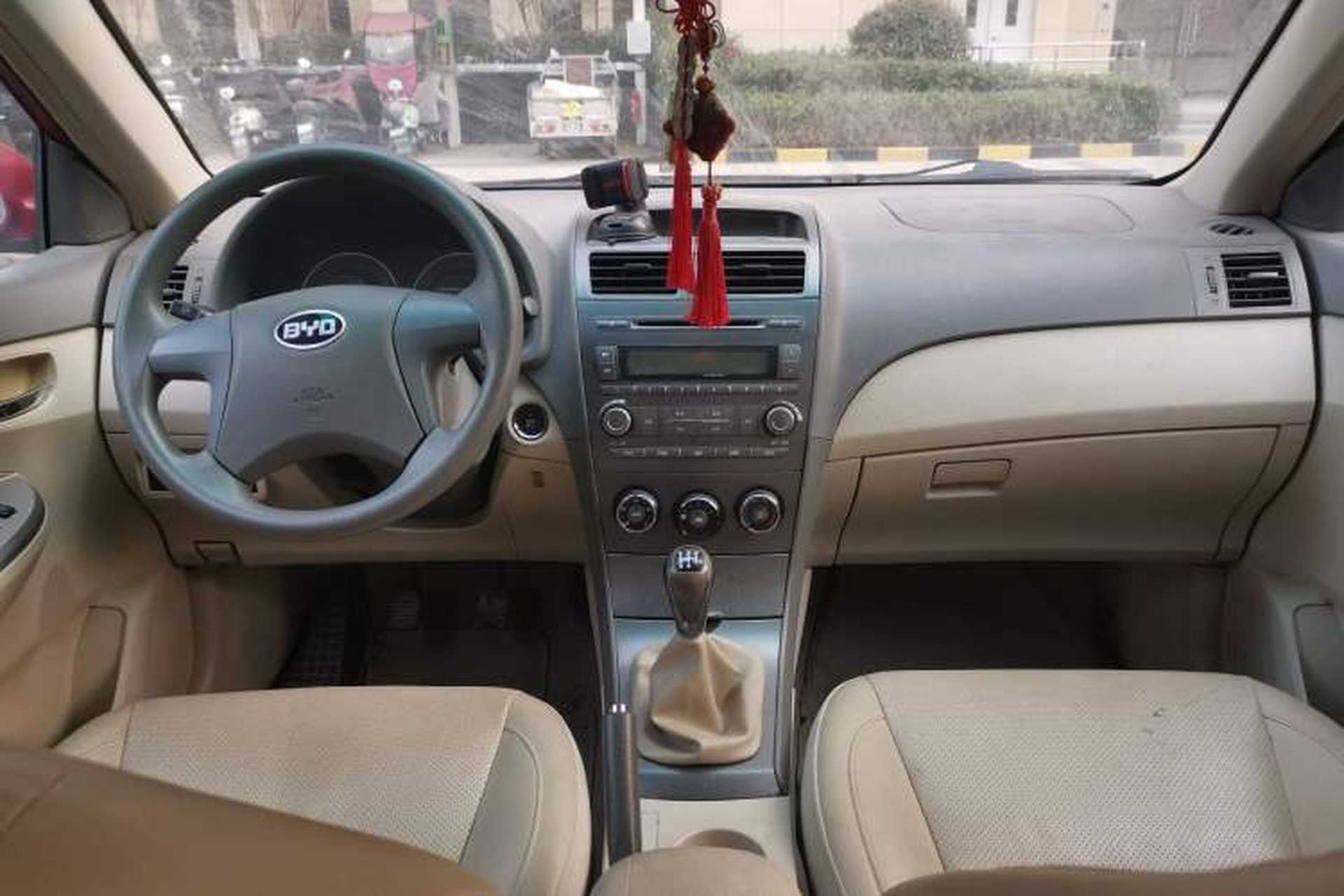 Used BYD L3 2012 1.5L Manual Comfort Edition Center Console
