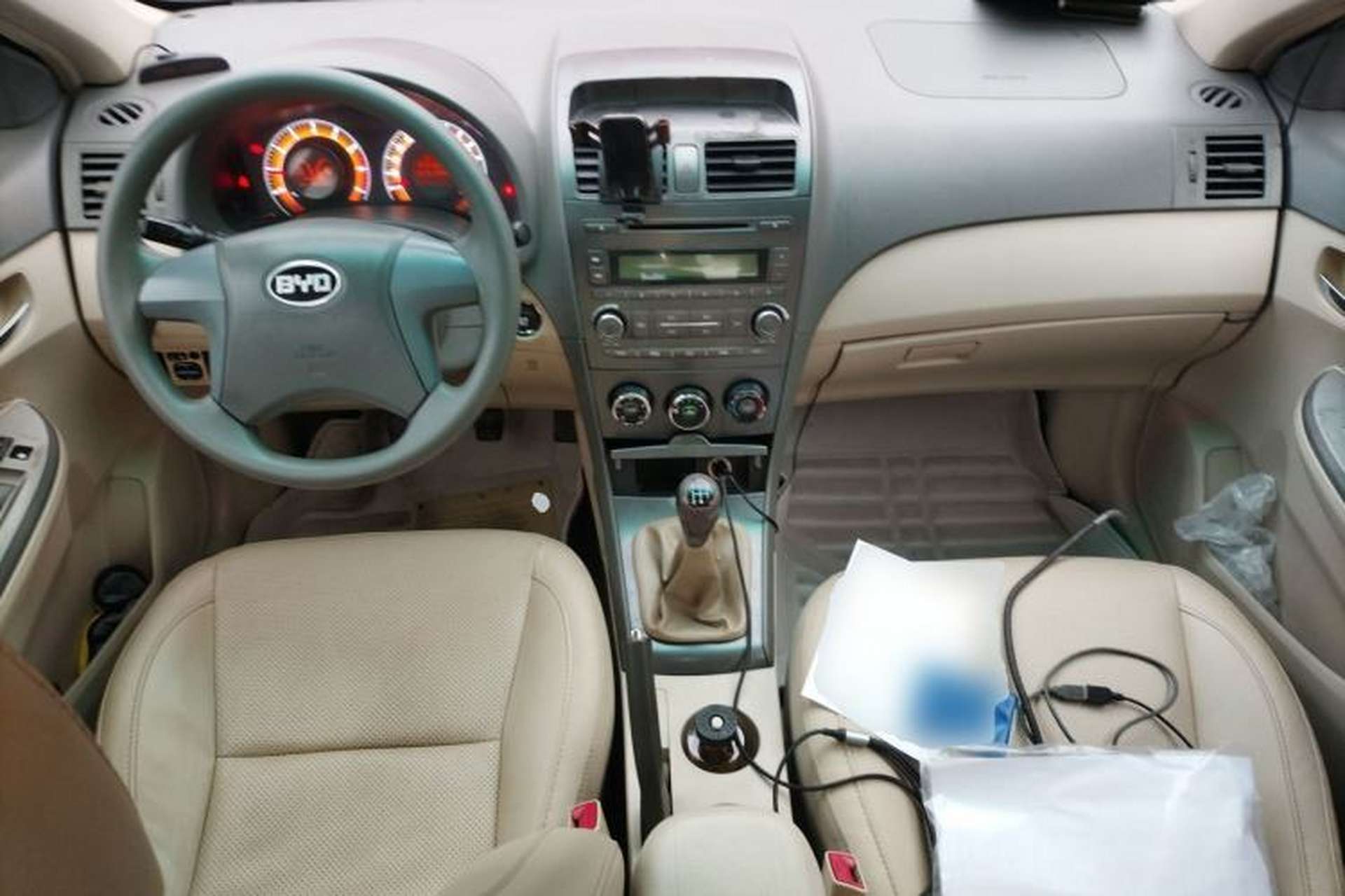 Used BYD L3 2012 1.5L Manual Comfort Edition Center Console