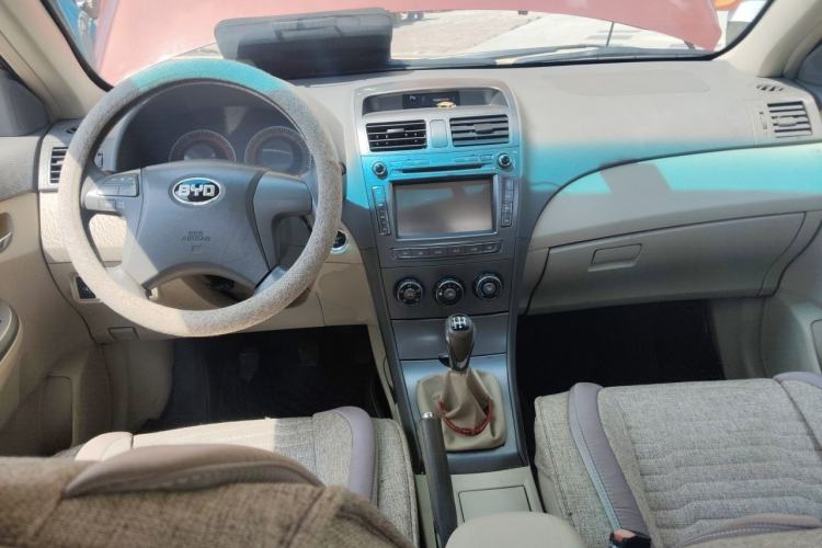 Used BYD L3 2012 1.5L Manual Luxury Version Center Console