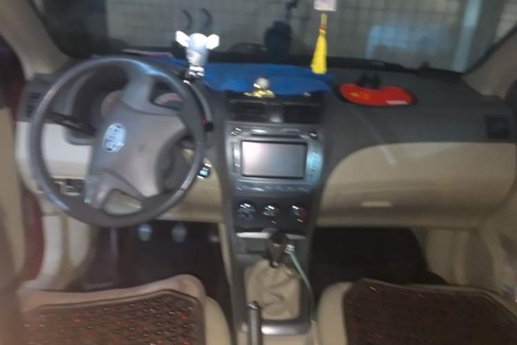 Used BYD L3 2012 1.5L Manual Luxury Version Center Console