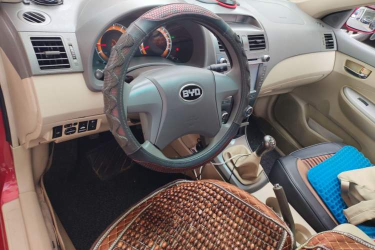 Used BYD L3 2012 1.5L Manual Comfort Edition Center Console