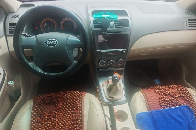 Used BYD L3 2012 1.5L Manual Comfort Edition Center Console