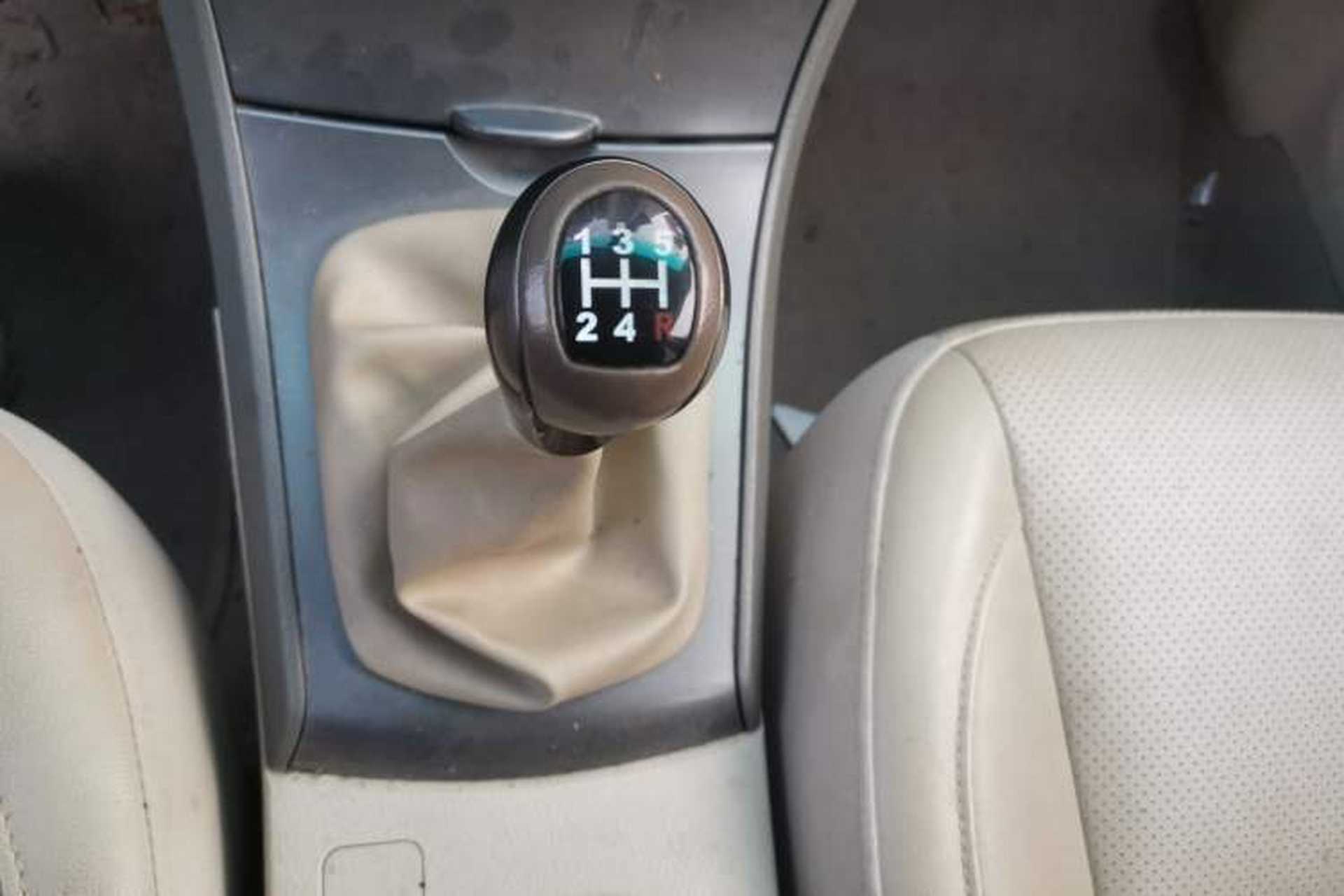 Used BYD L3 2012 1.5L Manual Comfort Edition Gear Lever