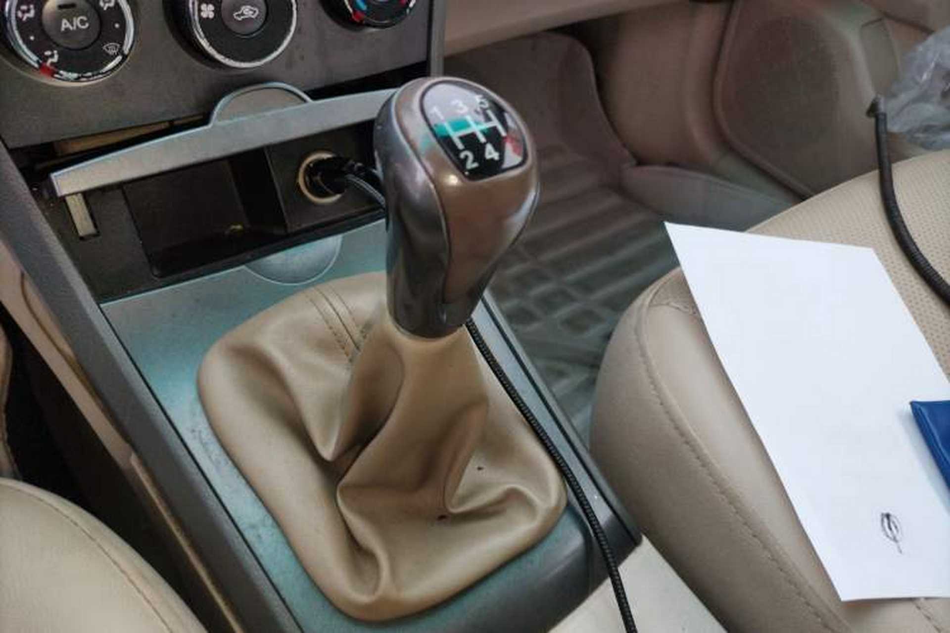 Used BYD L3 2012 1.5L Manual Comfort Edition Gear Lever