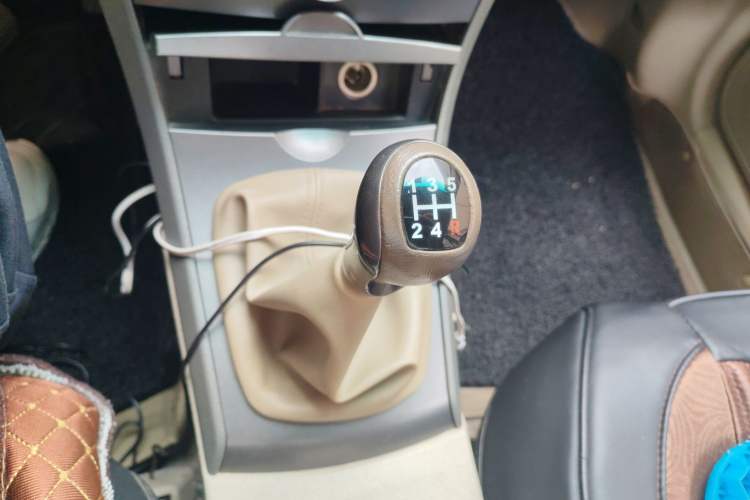 Used BYD L3 2012 1.5L Manual Comfort Edition Gear Lever