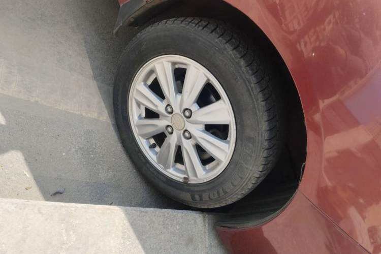 Used BYD L3 2012 1.5L Manual Luxury Version Right Front Wheel Hub