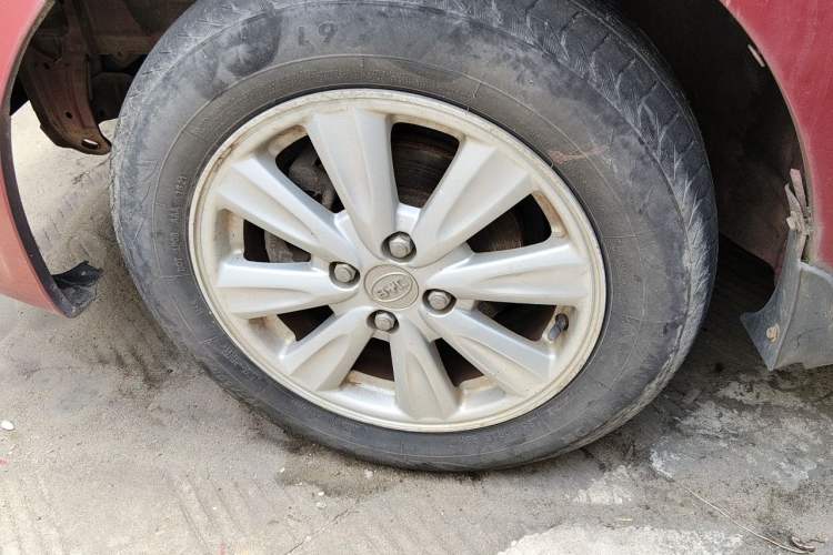 Used BYD L3 2012 1.5L Manual Comfort Edition Right Front Wheel Hub