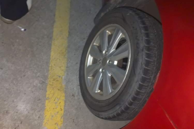 Used BYD L3 2012 1.5L Manual Luxury Version Right Front Wheel Hub