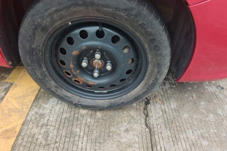 Used BYD L3 2012 1.5L Manual Comfort Edition Right Front Wheel Hub