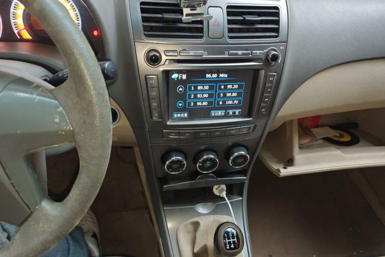 Used BYD L3 2012 1.5L Manual Luxury Version Audio And AC Panel