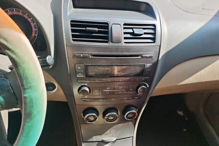 Used BYD L3 2012 1.5L Manual Comfort Edition Audio And AC Panel