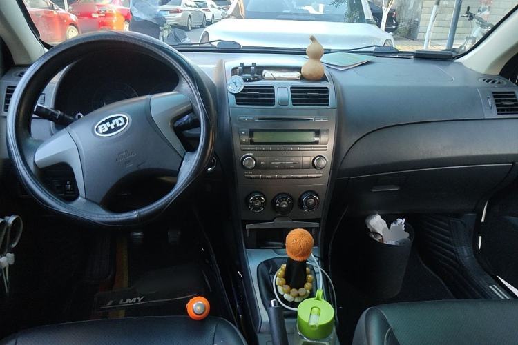 Used BYD L3 2012 1.5L Manual Comfort Edition Center Console